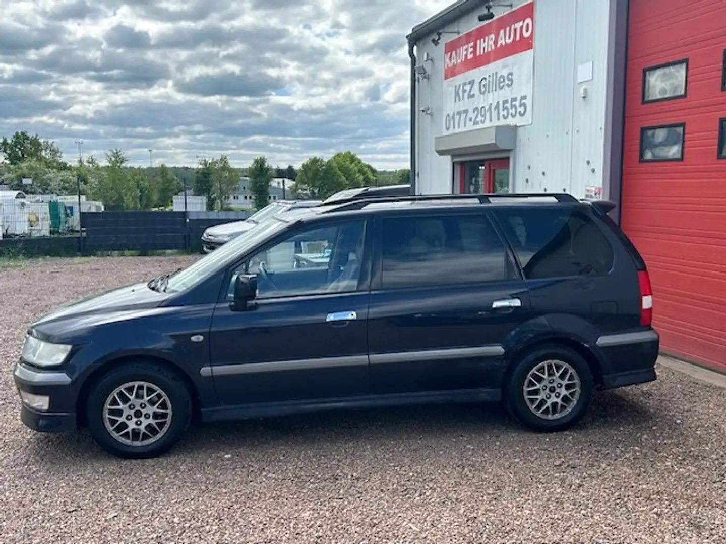 Mitsubishi Space Wagon 2.4 Benzin GDI Motion Plus Automatik 6 Sitze Klima Blue - 1