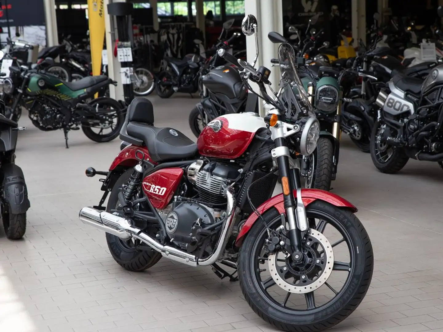 Royal Enfield Super Meteor 650 sofort lieferbar Czerwony - 2