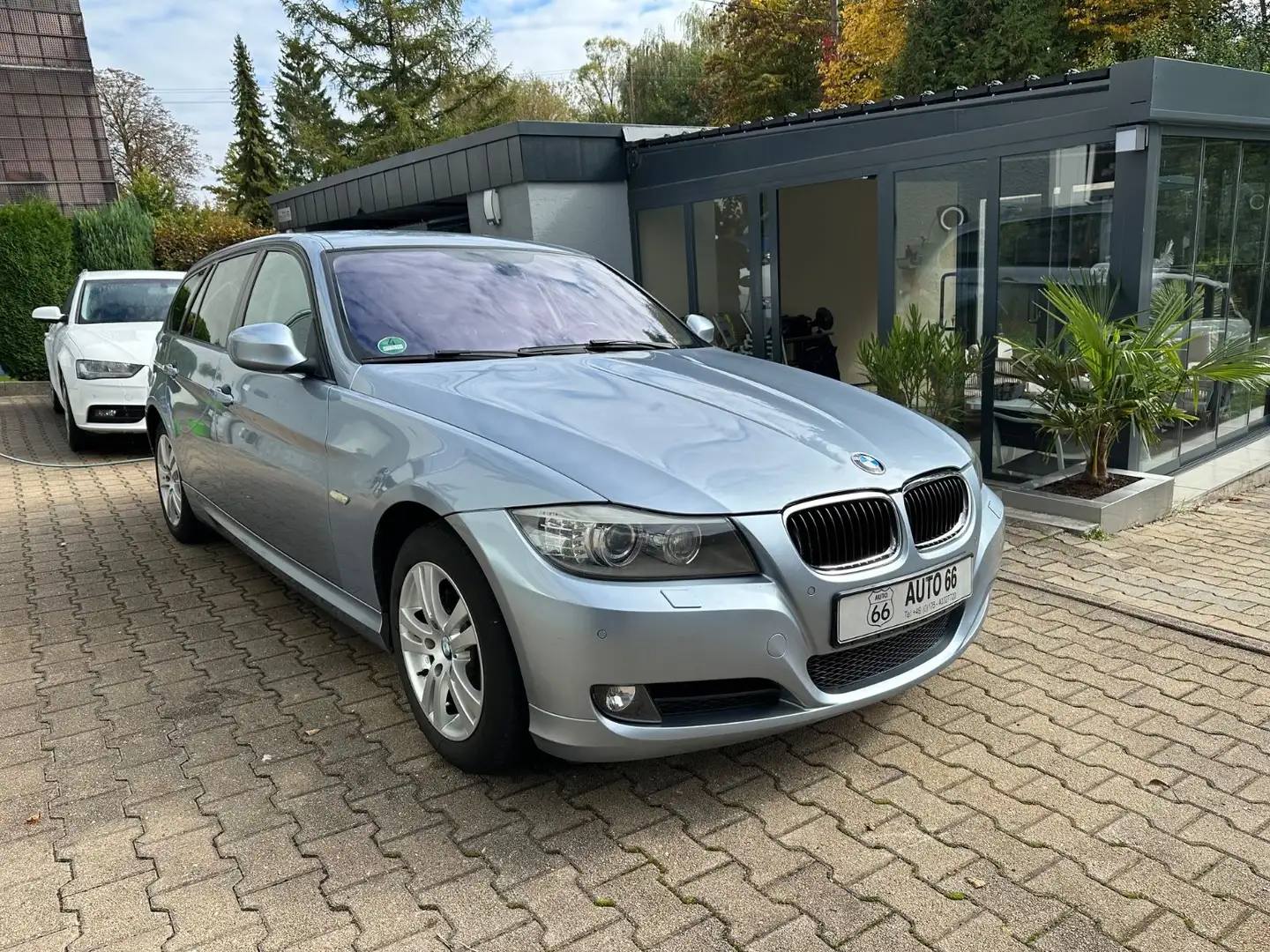 BMW 318 3 Tour 318d Navi|PDC|Xenon |MFL | LCI|8fach-Ber. Blau - 1