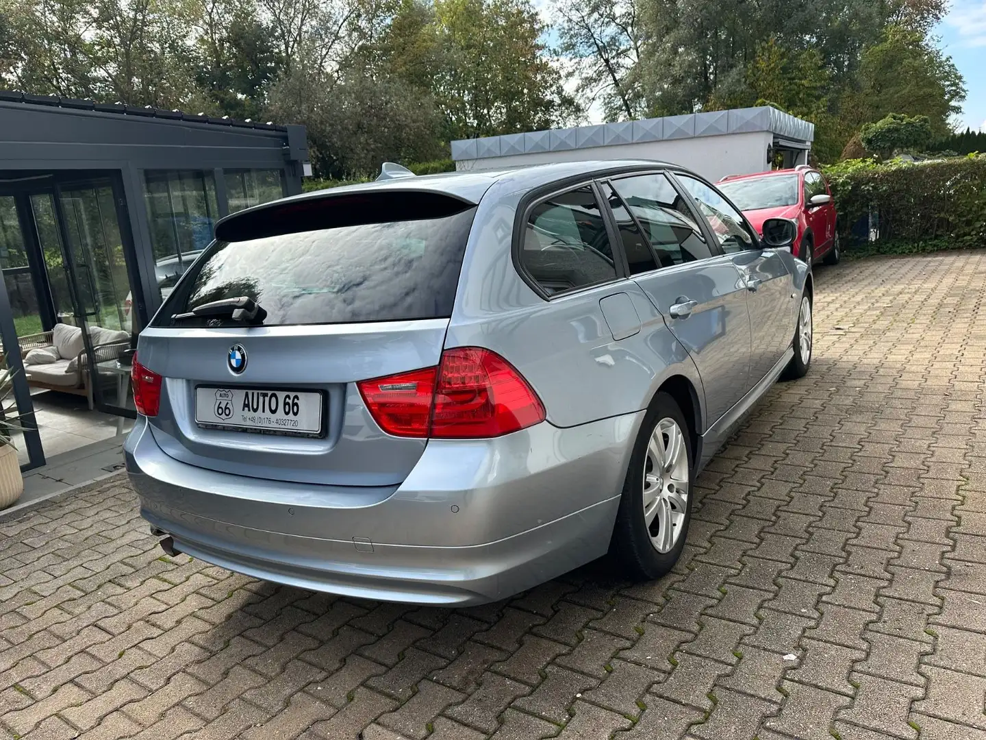 BMW 318 3 Tour 318d Navi|PDC|Xenon |MFL | LCI|8fach-Ber. Blau - 2