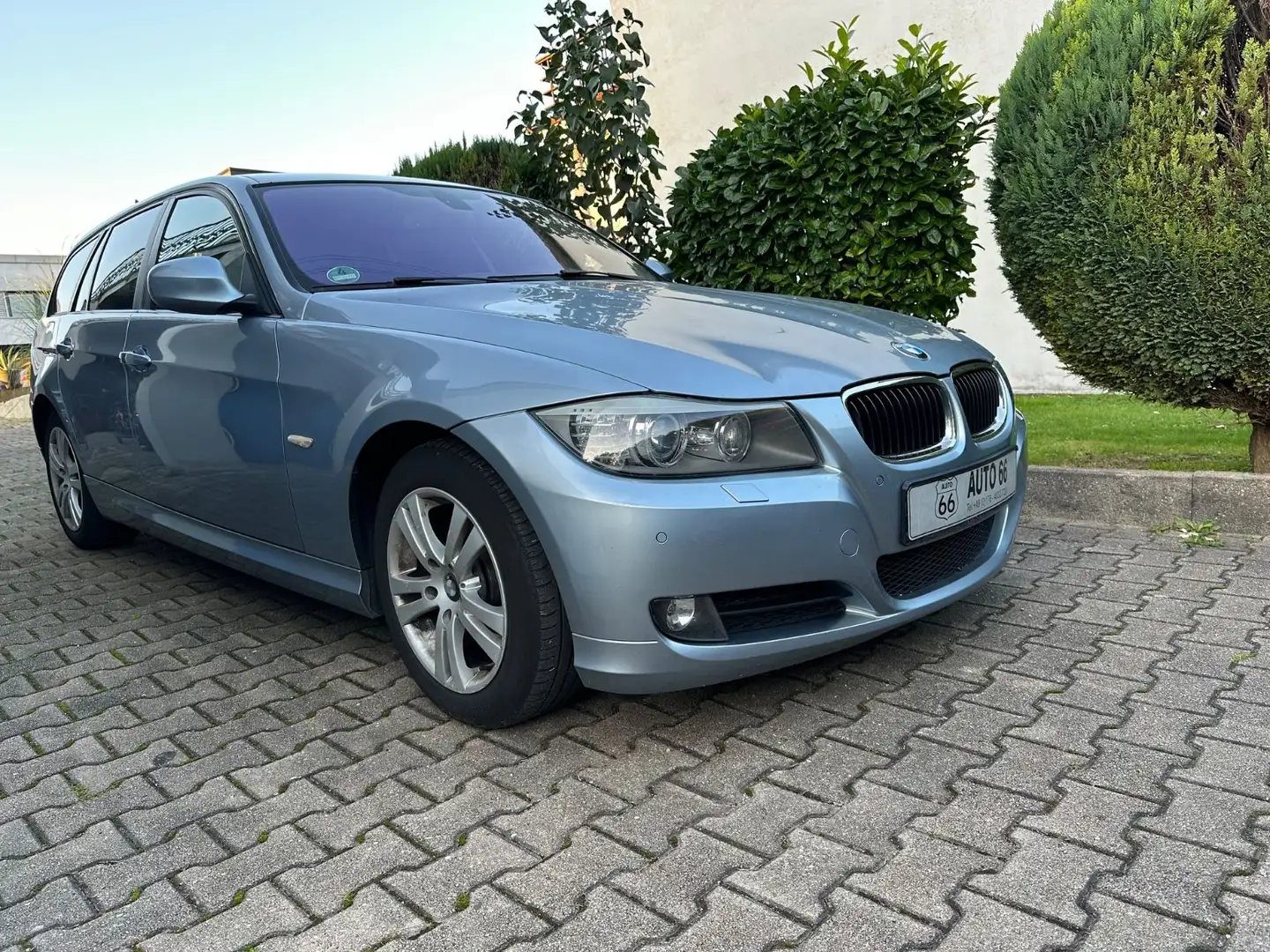 BMW 318 3 Touring 318d Navi|PDC|Bi-Xenon |MFL | LCI Blau - 1