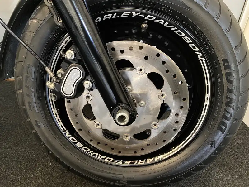 Harley-Davidson Dyna Fat Bob - foto 4