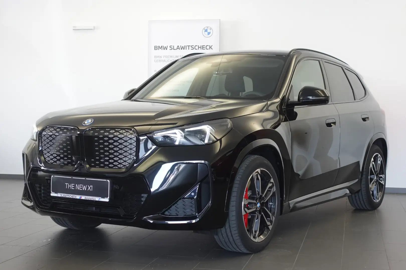 BMW iX1 xDrive30 U11 Schwarz - 1