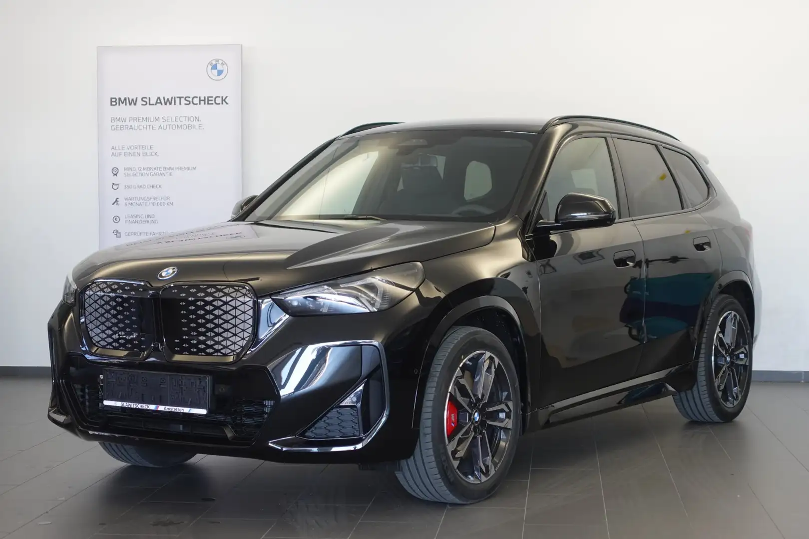 BMW iX1 xDrive30 66,5kWh Schwarz - 1