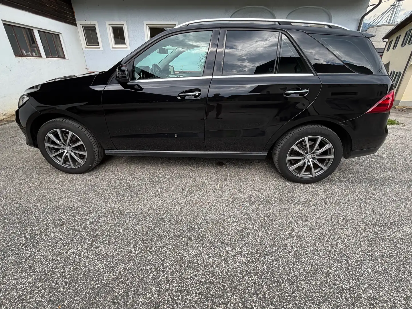 Mercedes-Benz GLE 350 GLE 350 d 4Matic Aut. Schwarz - 1