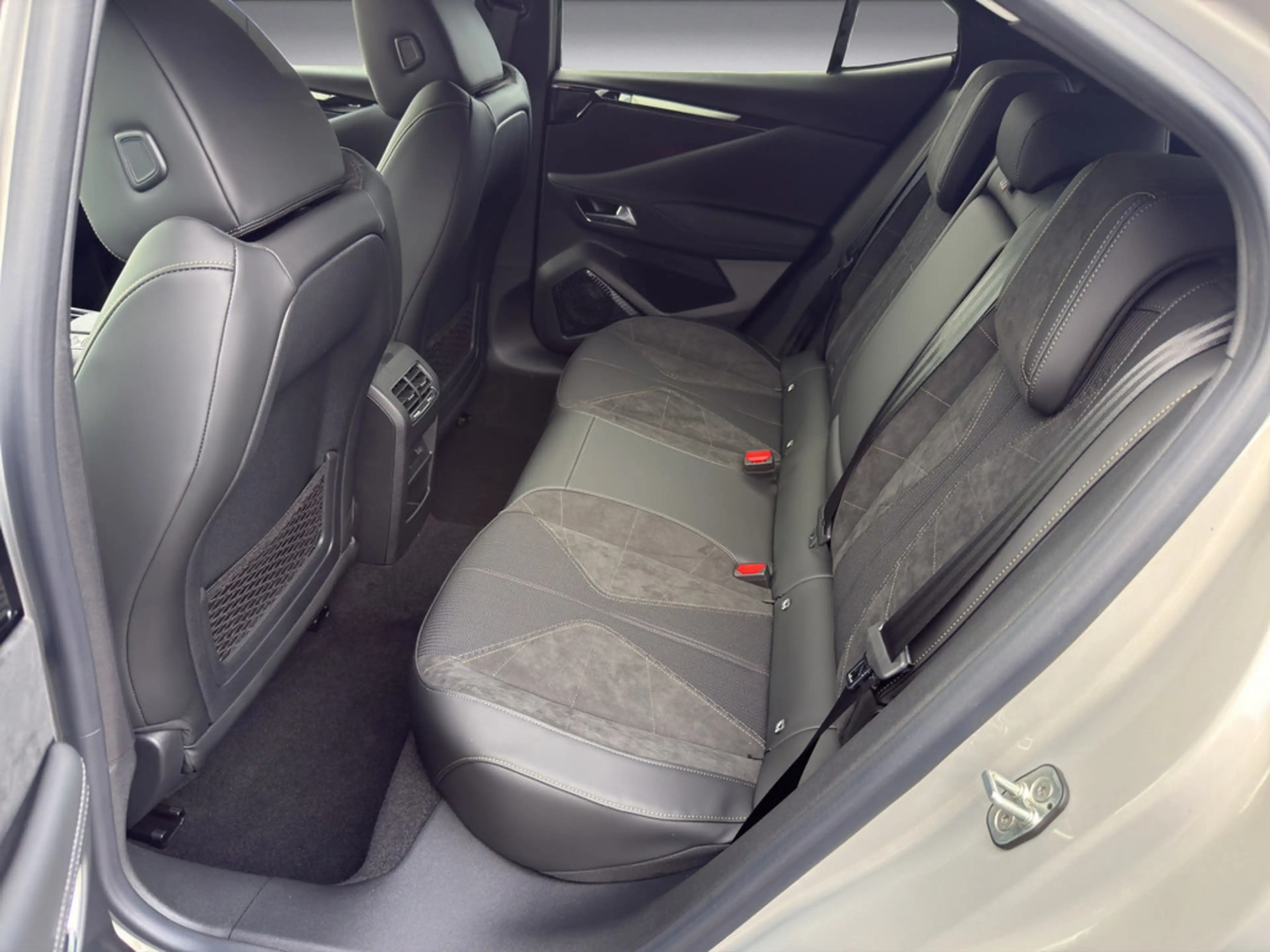 DS Automobiles DS 4 Etoile HDI 130 EAT8 HUD LED NAVI ACC — photo 12