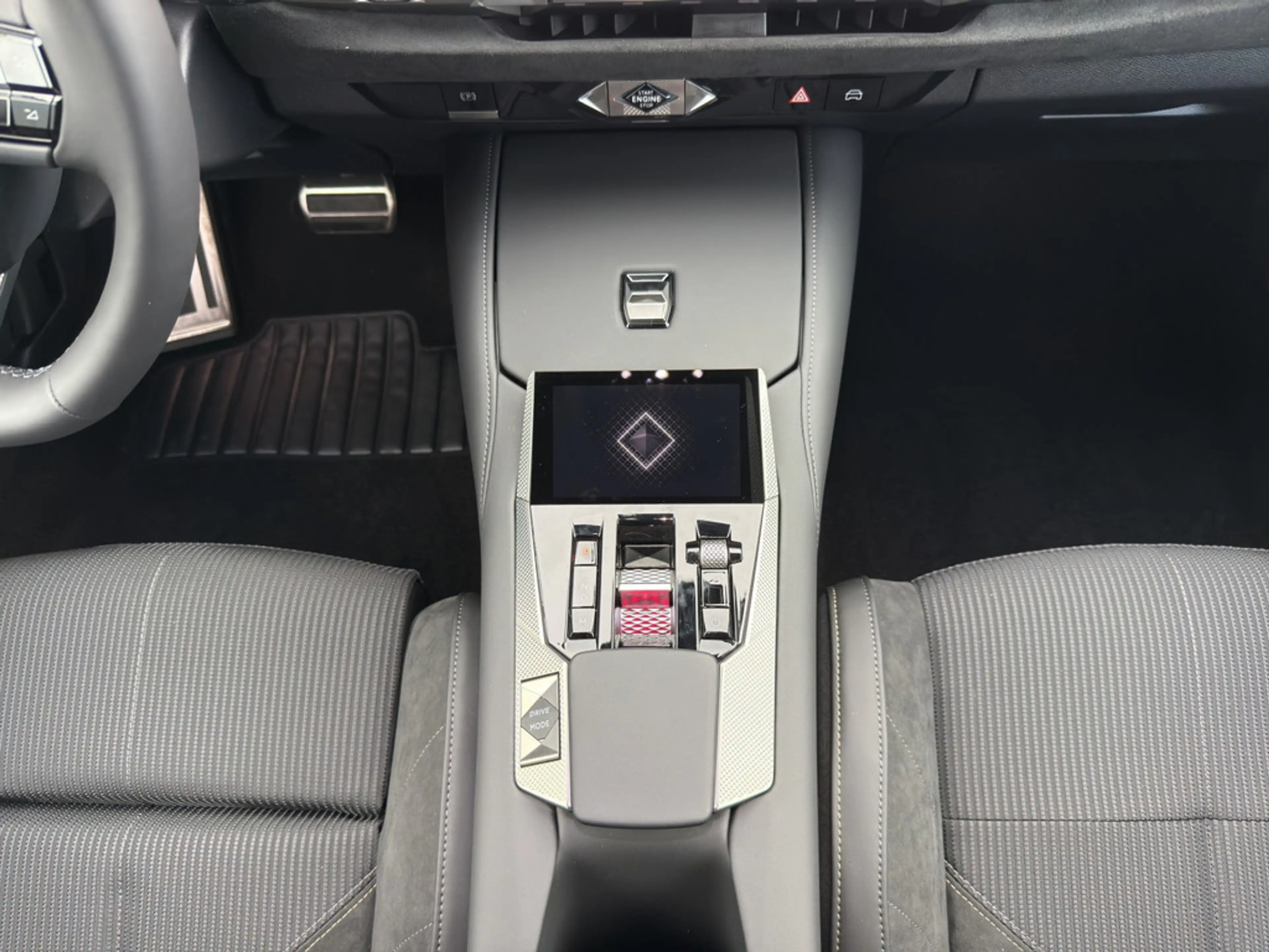DS Automobiles DS 4 Etoile HDI 130 EAT8 HUD LED NAVI ACC — photo 14