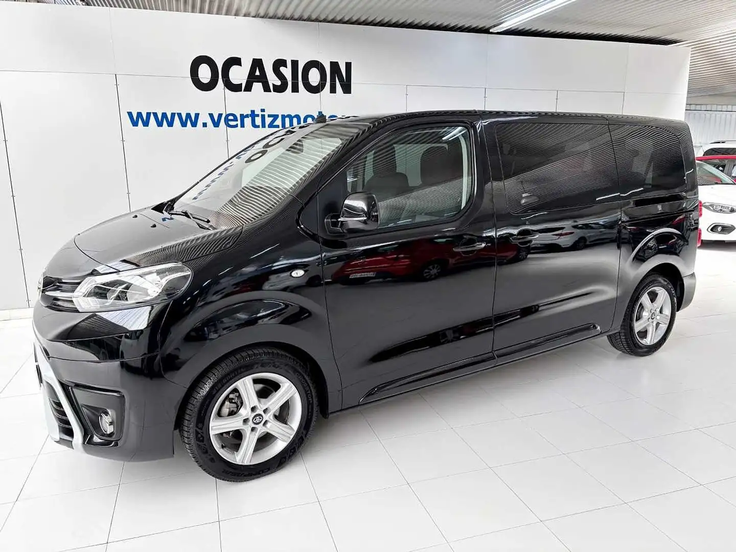 Toyota Proace Family L1 2.0D 8pl. Advance 145 Negro - 1