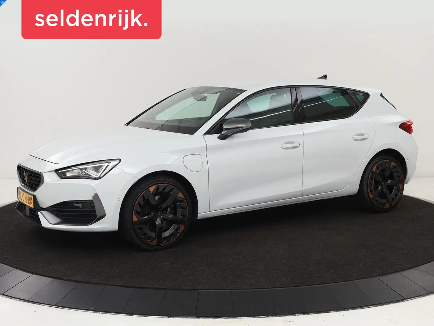 CUPRA Leon 1.4 e-Hybrid VZ | 245pk | Leder | Stoel & stuurver Wit - 1
