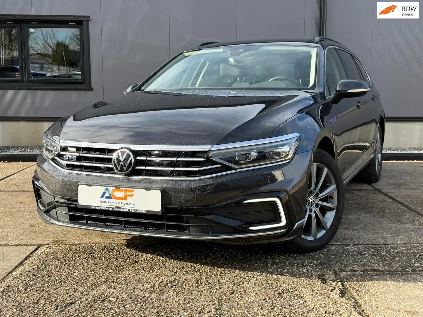 Volkswagen Passat Variant 1.4 TSI PHEV GTE Business Grau - 1