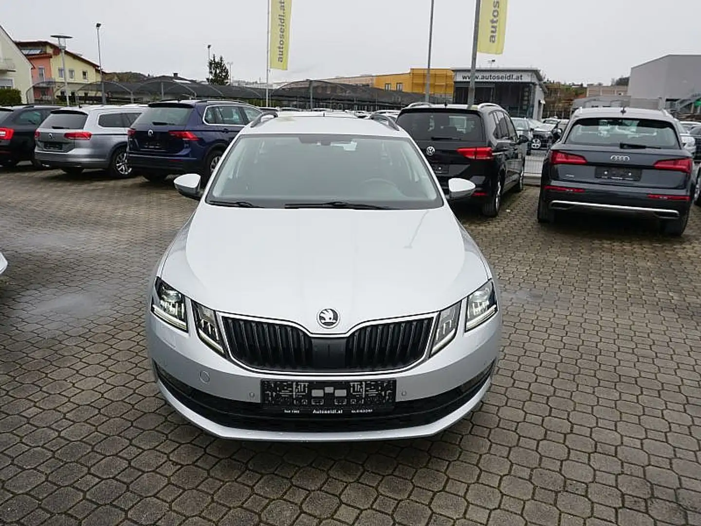 Skoda Octavia Combi 2,0 TDI Ambition Limited DSG *LED+NAVI* Argintiu - 2