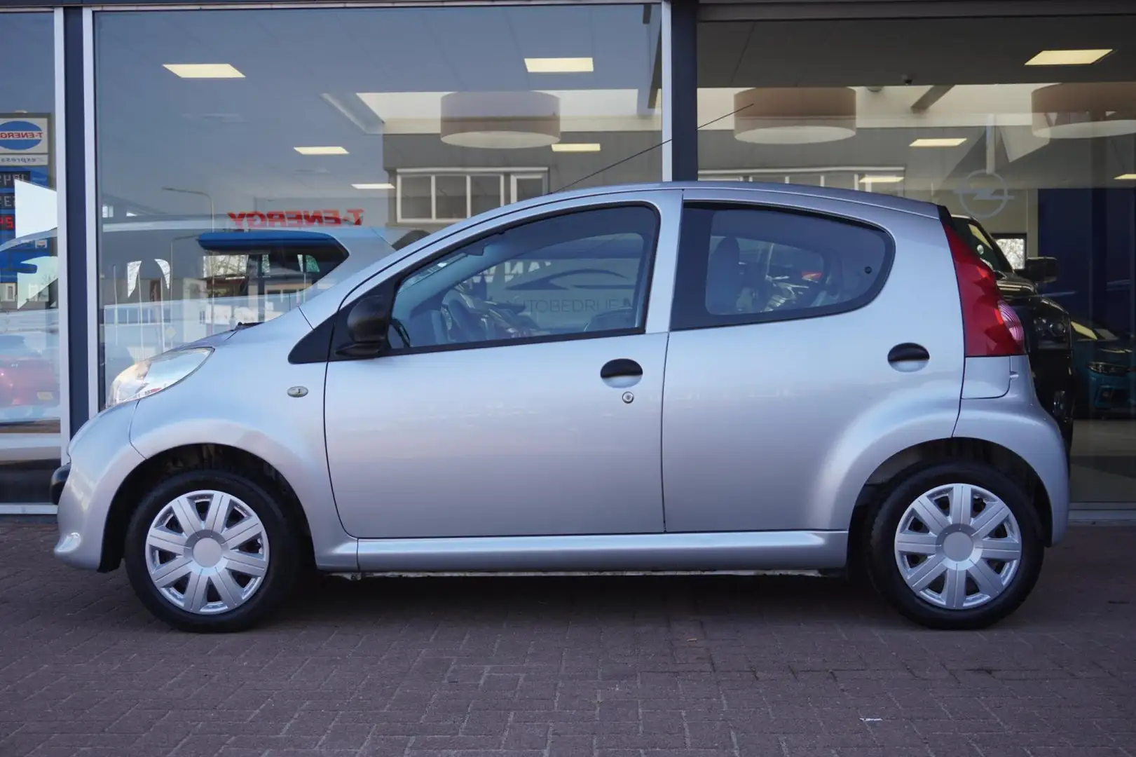Peugeot 107 1.0-12V XS | 5deurs | Elek. pakket | Zilver | Stuu Grijs - 2