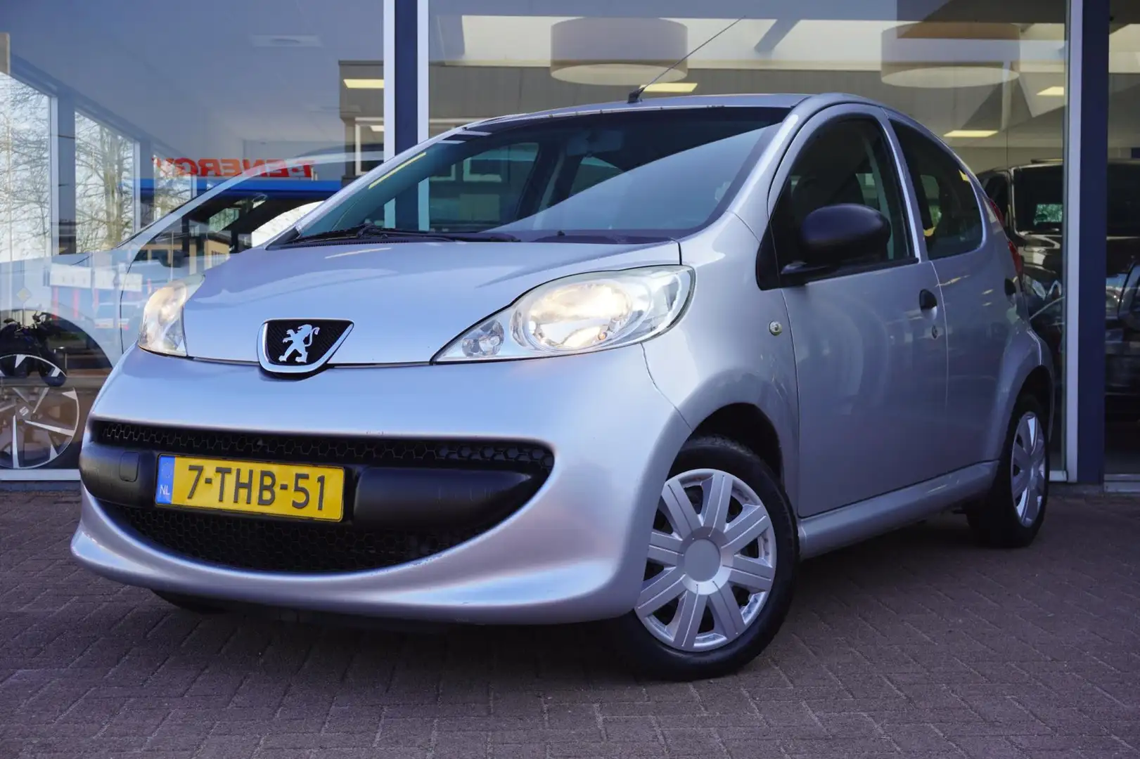 Peugeot 107 1.0-12V XS | 5deurs | Elek. pakket | Zilver | Stuu Grijs - 1
