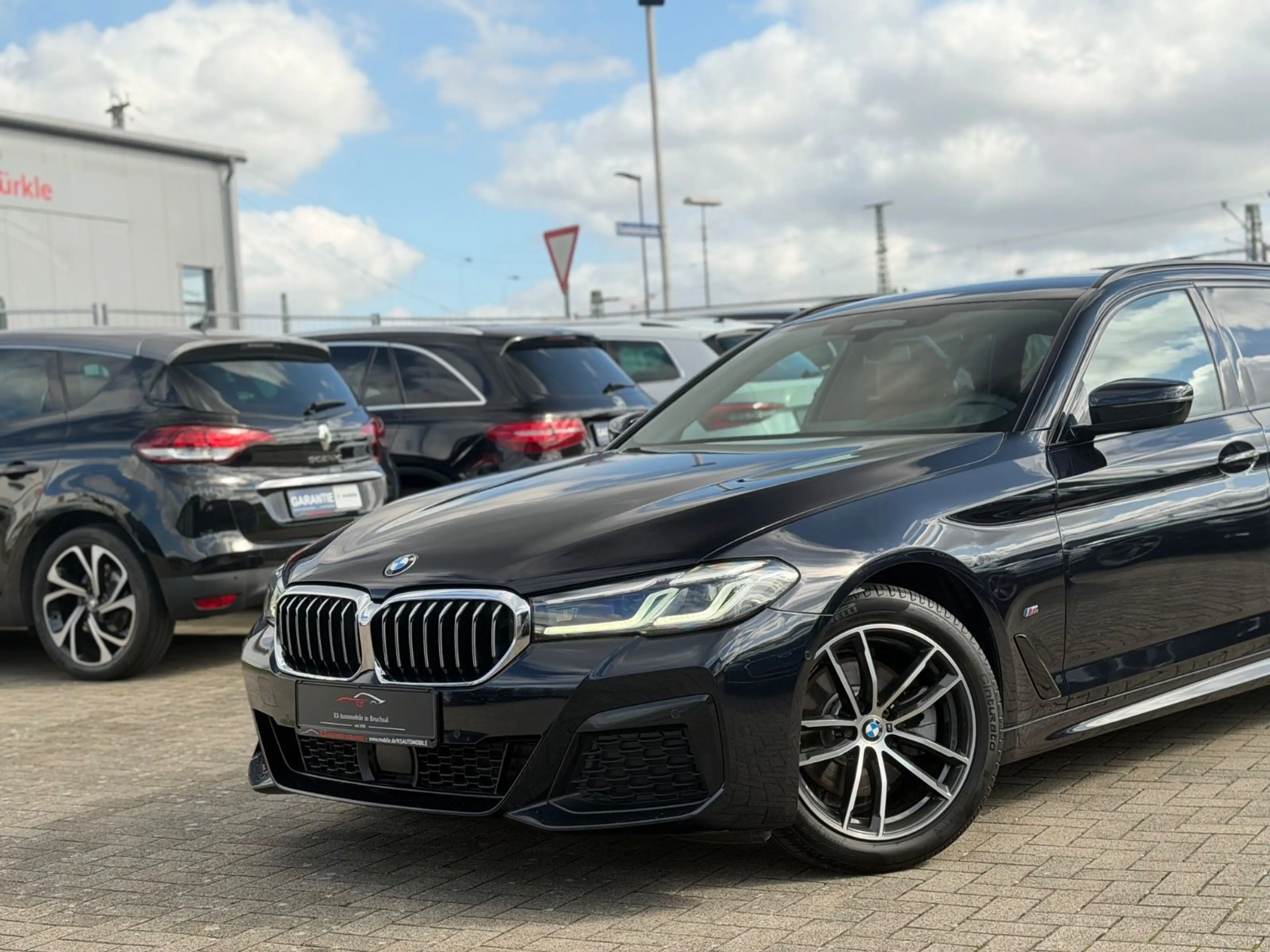 BMW 520 d xDrive M-Paket *Head-up*AHK*ACC*Kamera* — photo 2