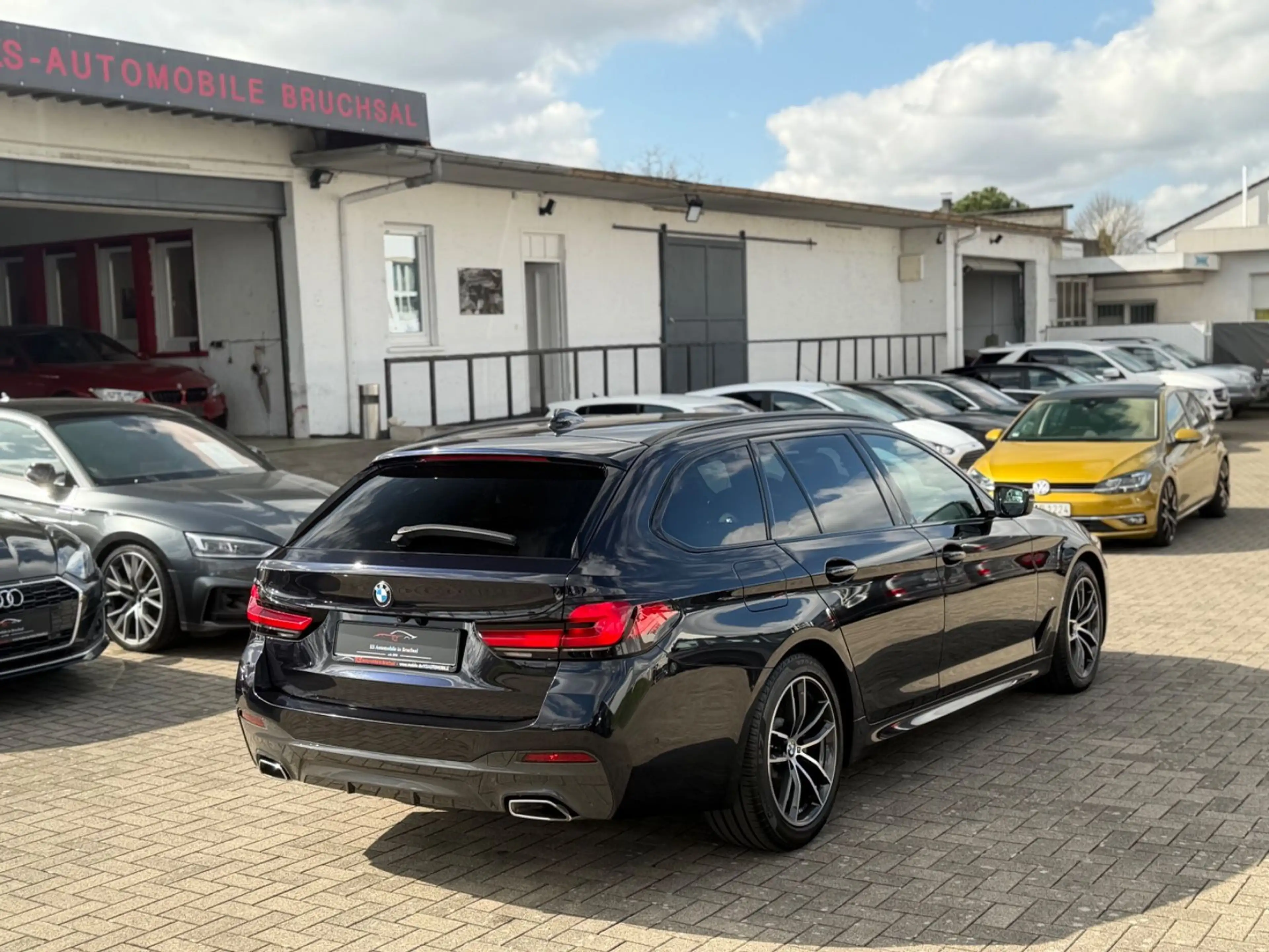 BMW 520 d xDrive M-Paket *Head-up*AHK*ACC*Kamera* — photo 43