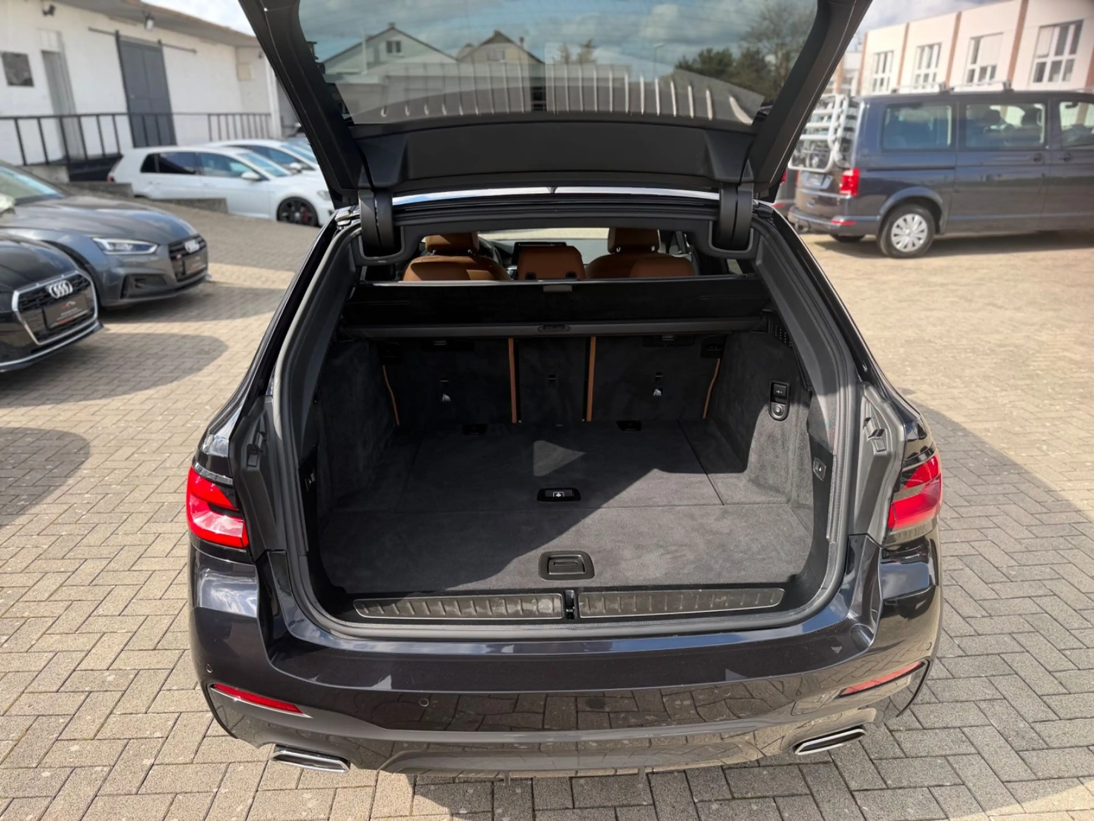 BMW 520 d xDrive M-Paket *Head-up*AHK*ACC*Kamera* — photo 7