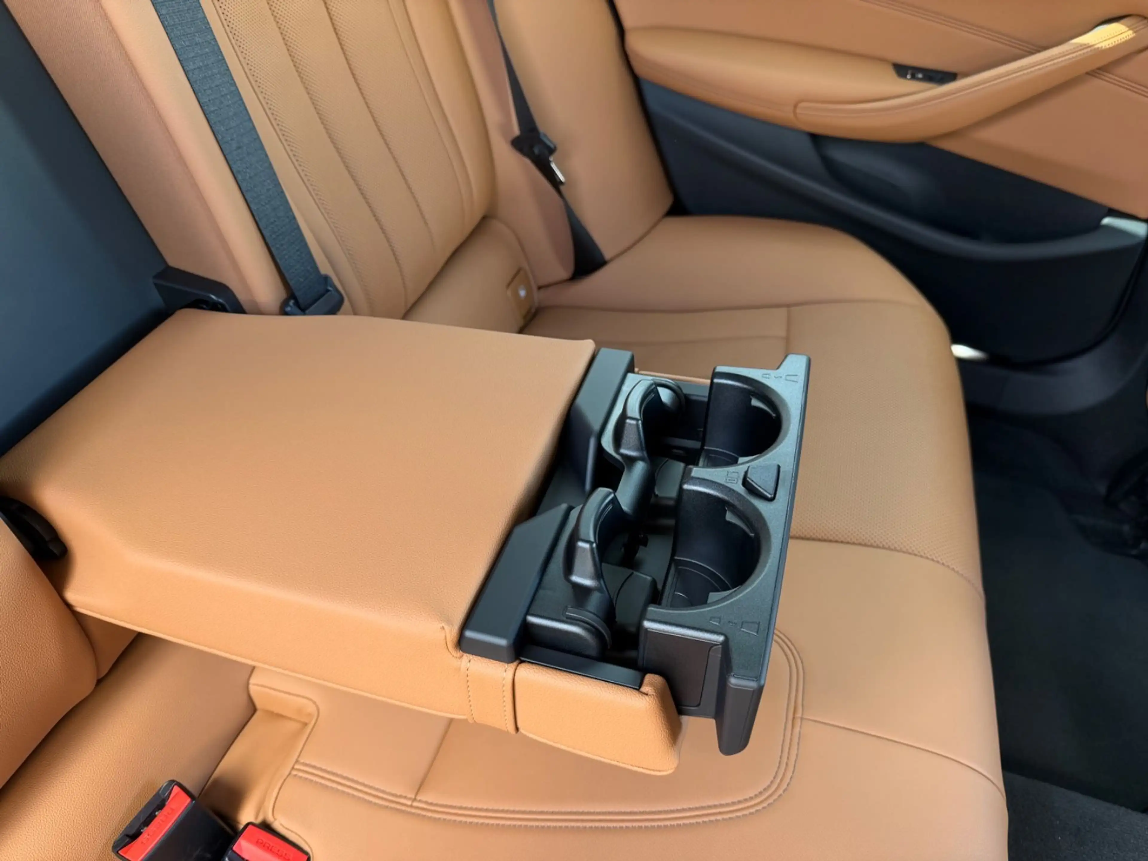 BMW 520 d xDrive M-Paket *Head-up*AHK*ACC*Kamera* — photo 36