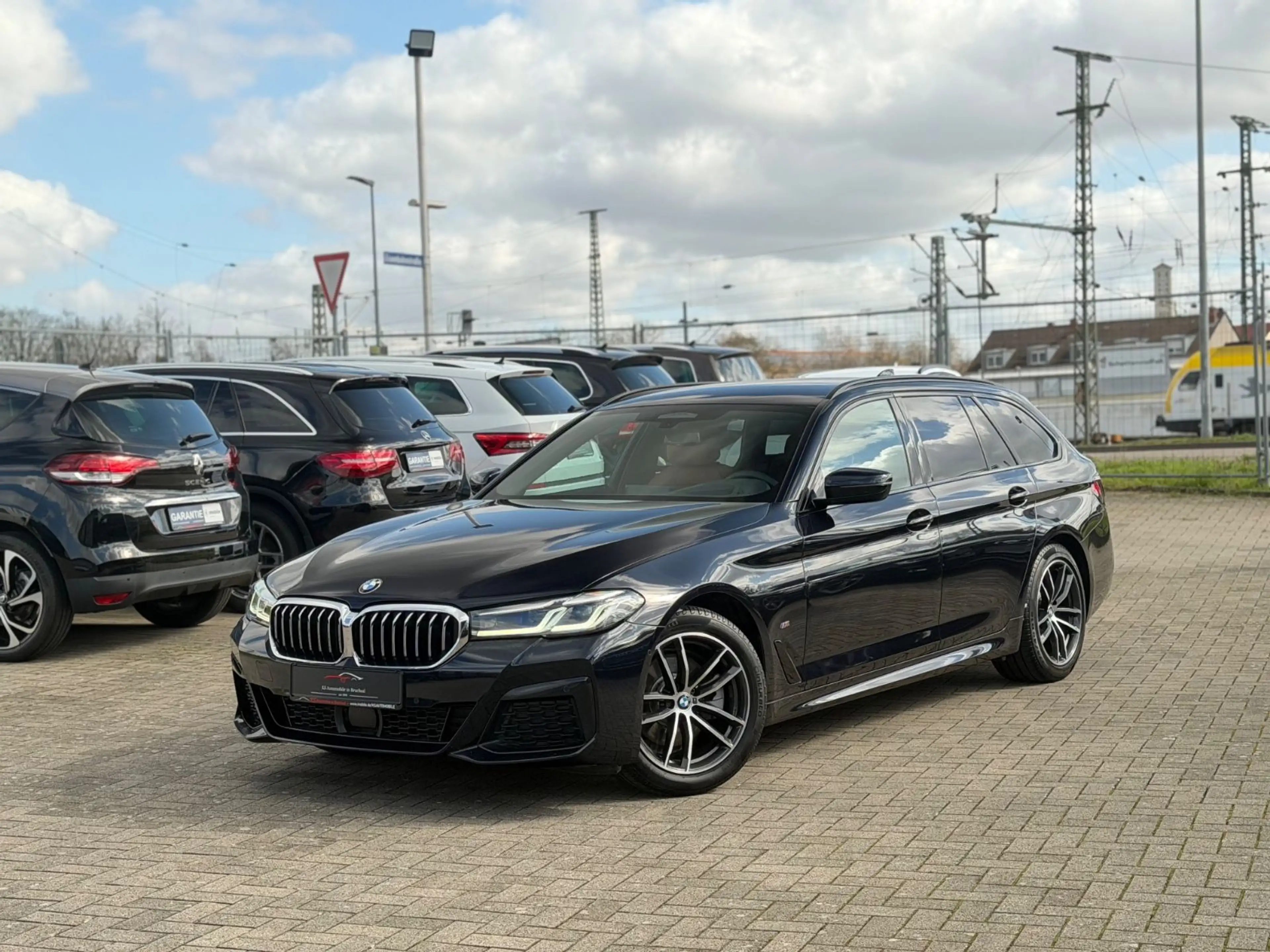 BMW 520 d xDrive M-Paket *Head-up*AHK*ACC*Kamera*