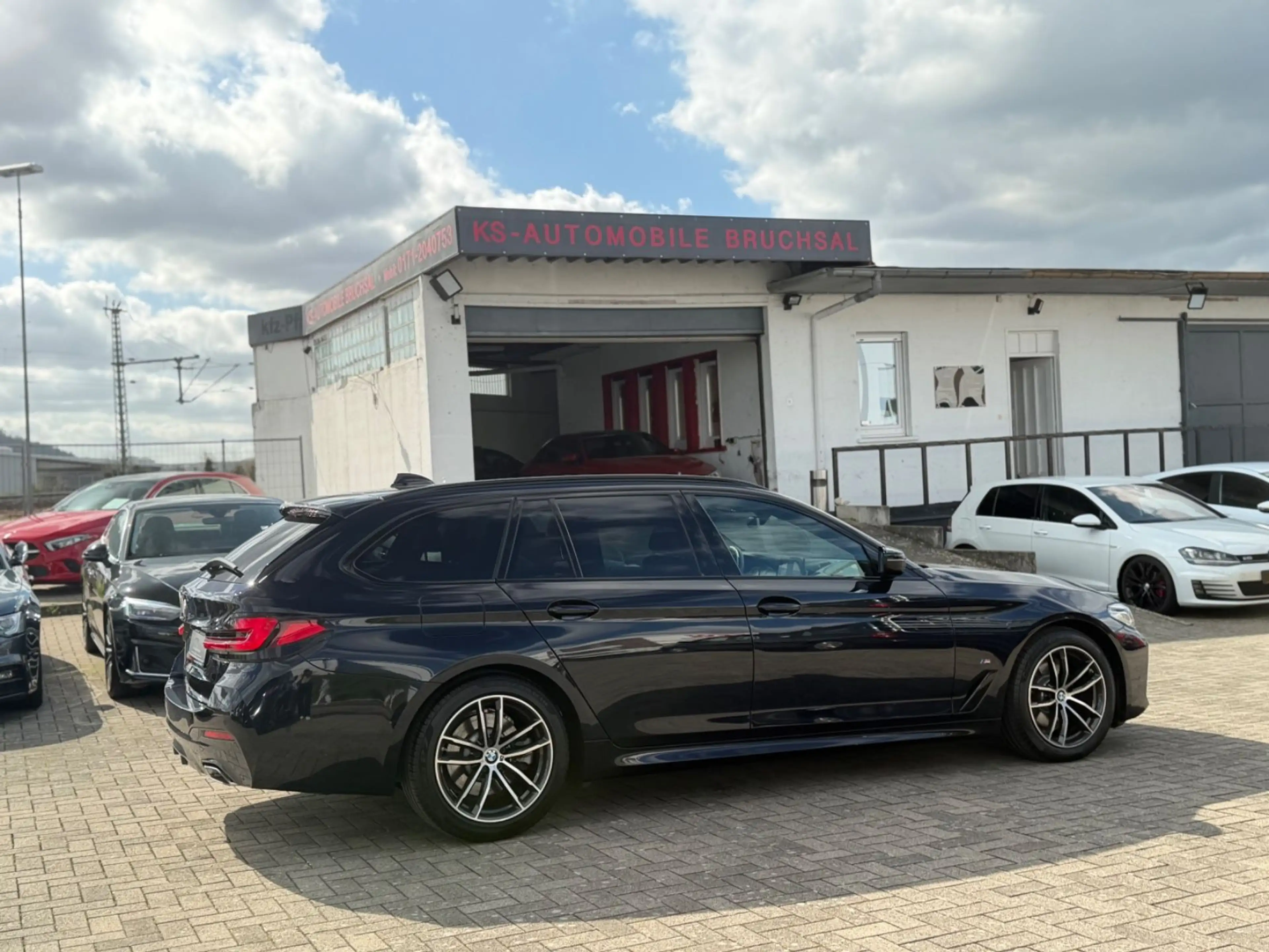 BMW 520 d xDrive M-Paket *Head-up*AHK*ACC*Kamera* — photo 42
