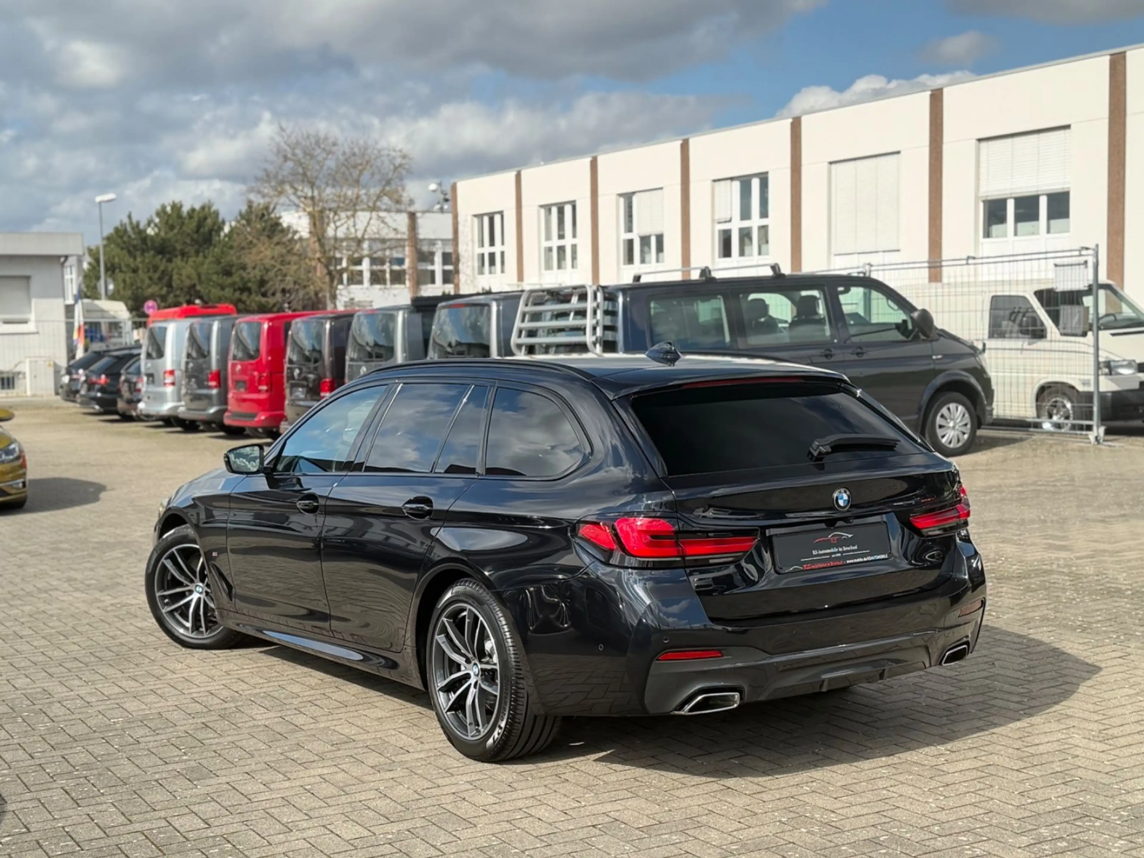 BMW 520 d xDrive M-Paket *Head-up*AHK*ACC*Kamera* — photo 11
