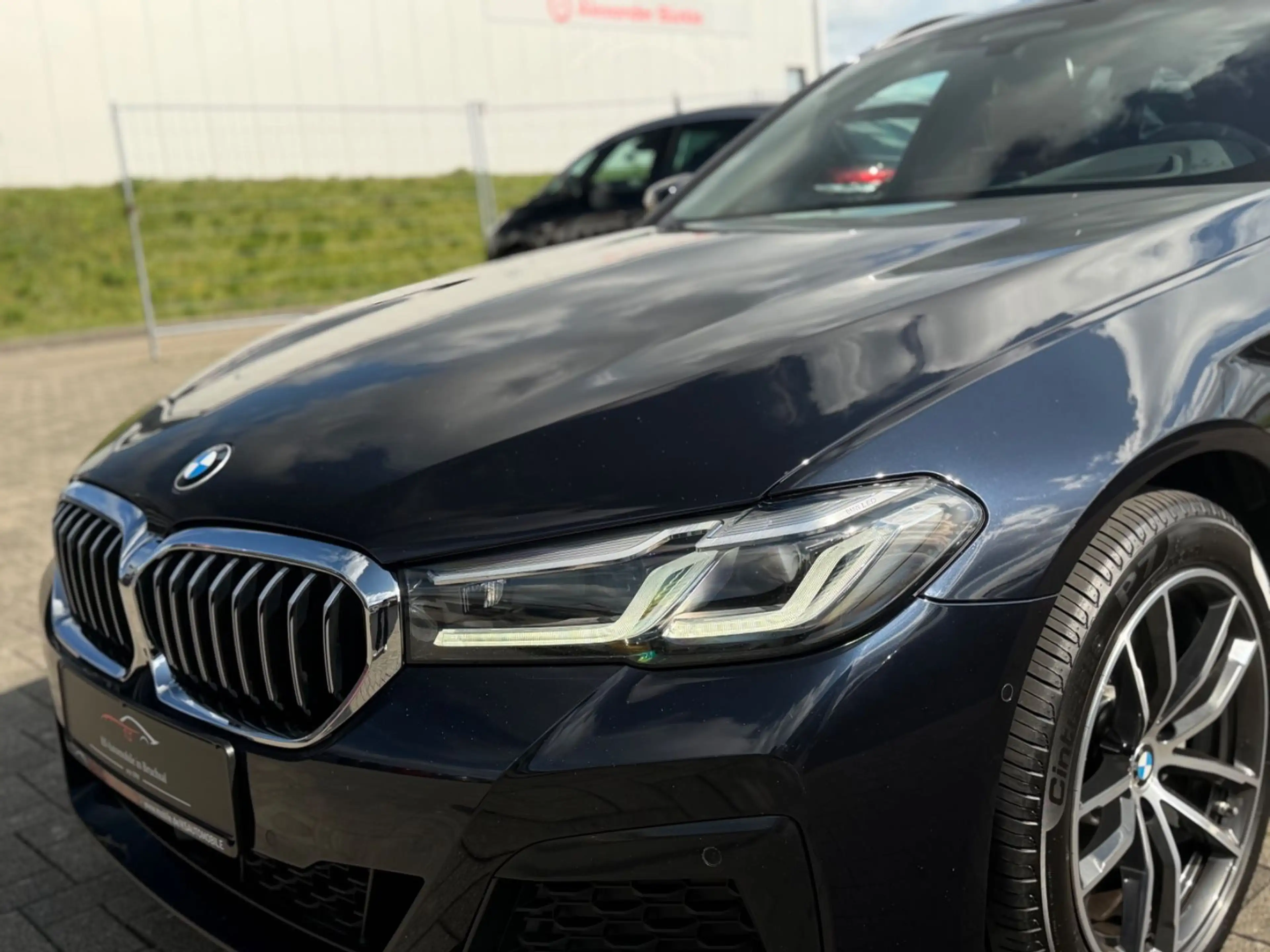 BMW 520 d xDrive M-Paket *Head-up*AHK*ACC*Kamera* — photo 40