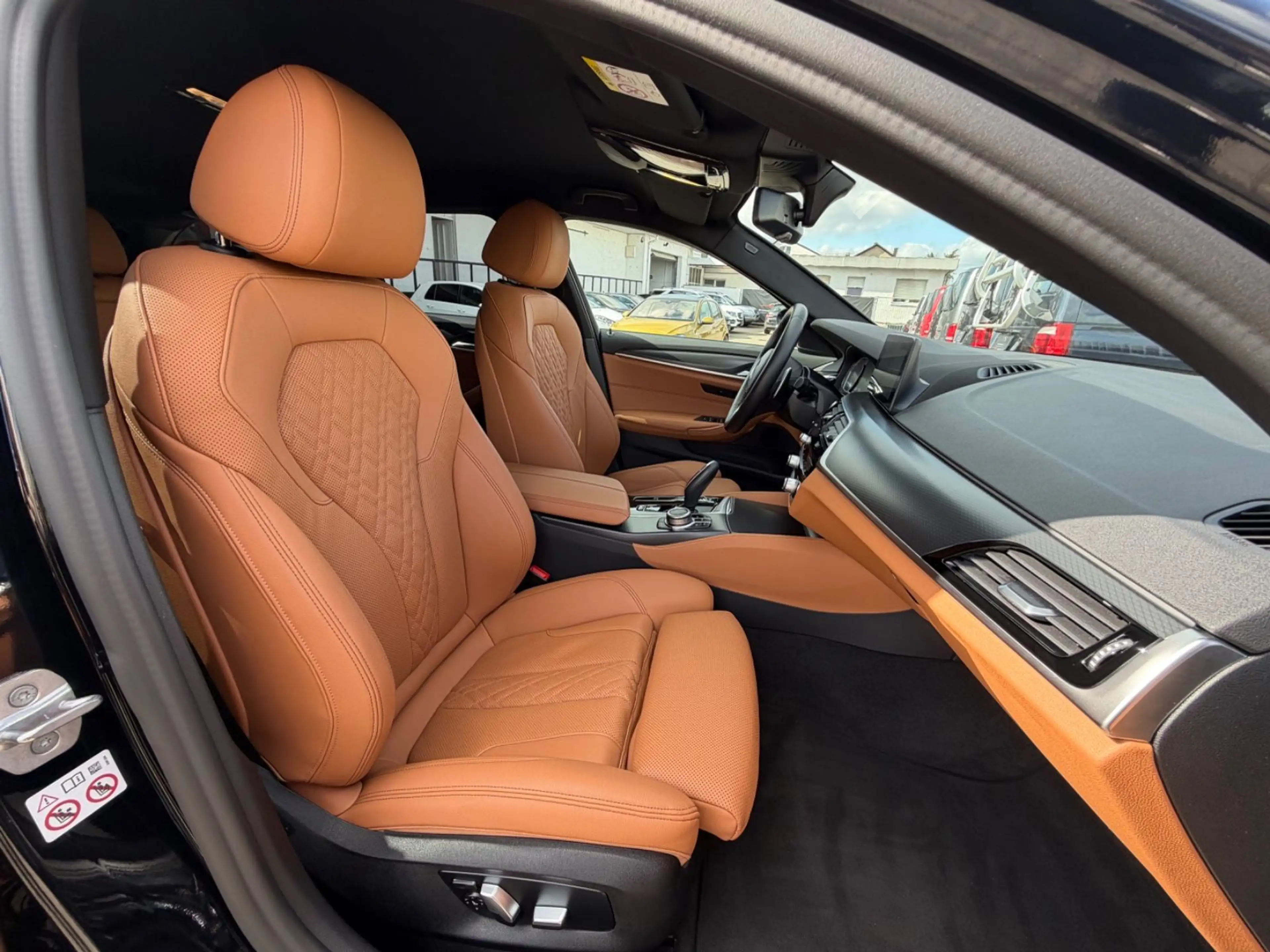 BMW 520 d xDrive M-Paket *Head-up*AHK*ACC*Kamera* — photo 37