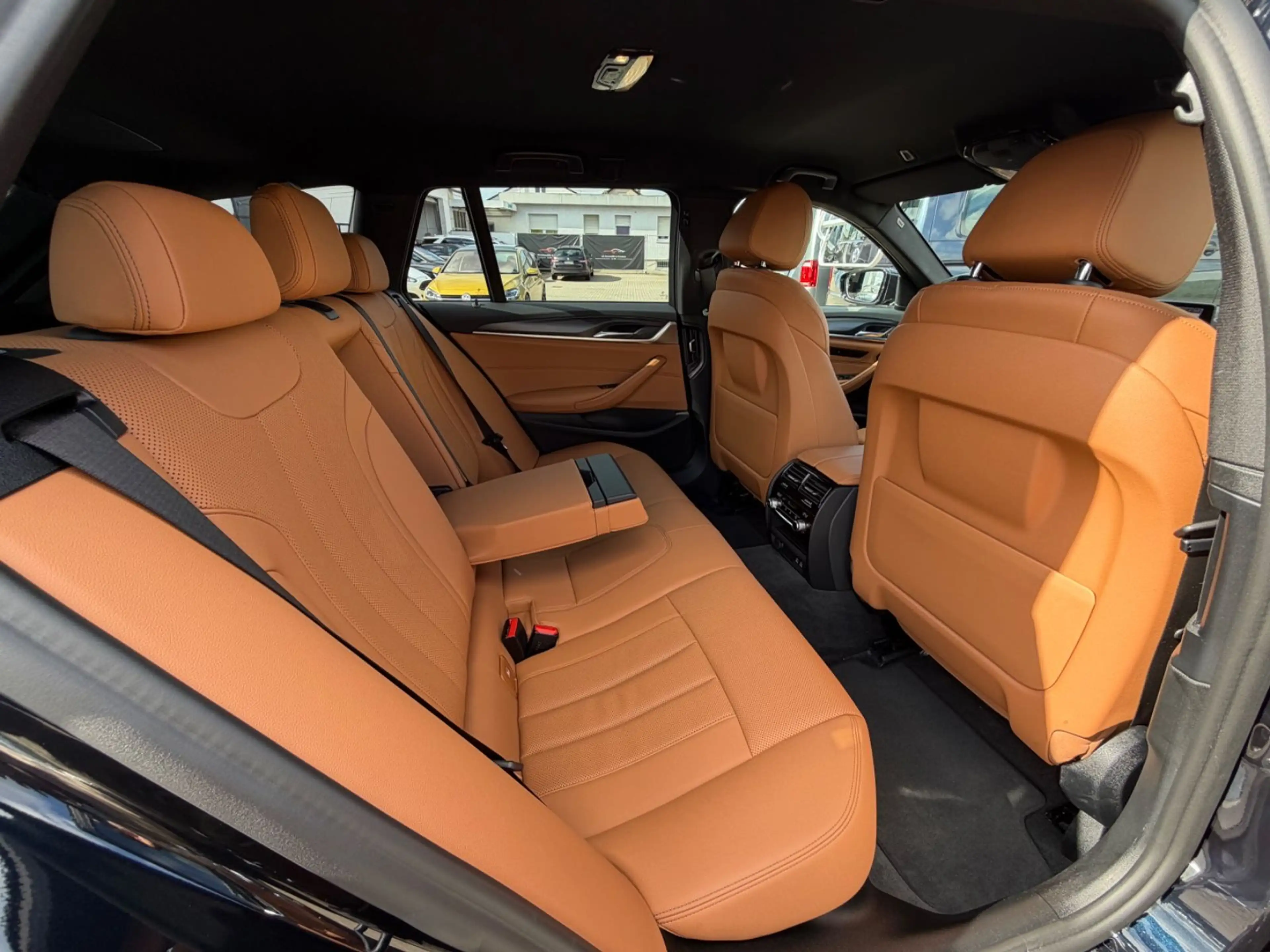 BMW 520 d xDrive M-Paket *Head-up*AHK*ACC*Kamera* — photo 34