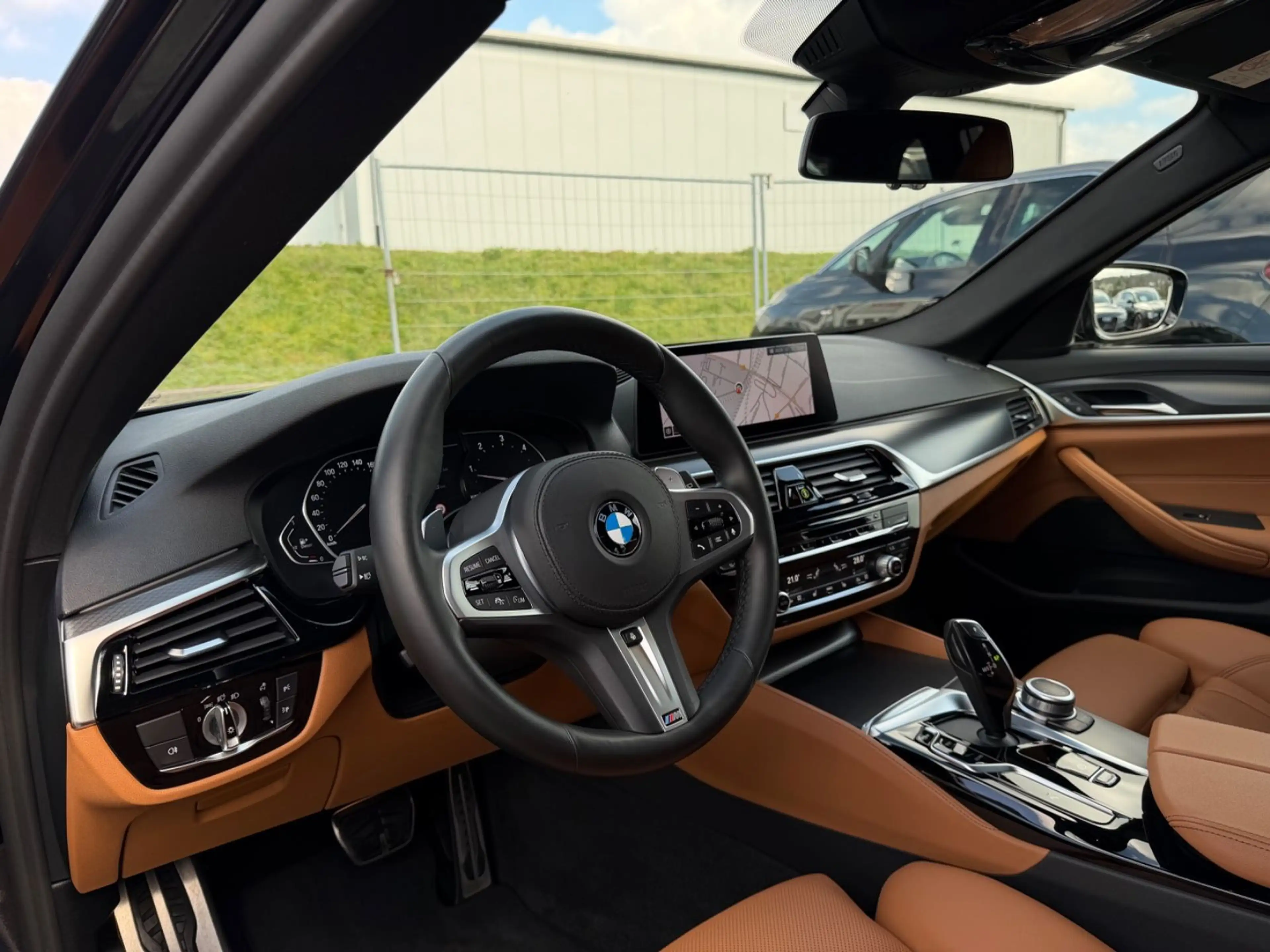BMW 520 d xDrive M-Paket *Head-up*AHK*ACC*Kamera* — photo 16