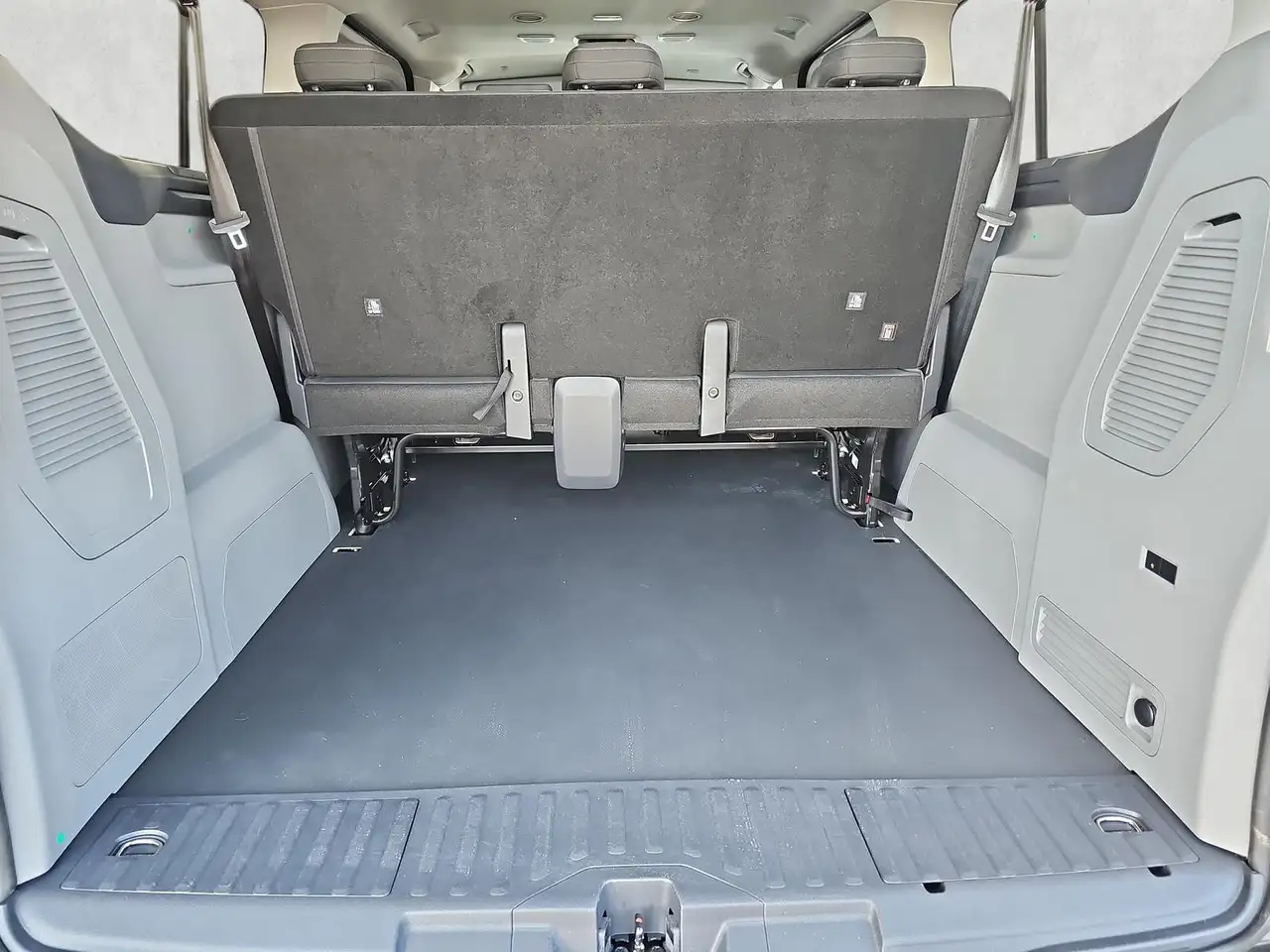 Ford Transit Custom L2 Combi 2.0 EB Trend 8 Sitz AHK 15