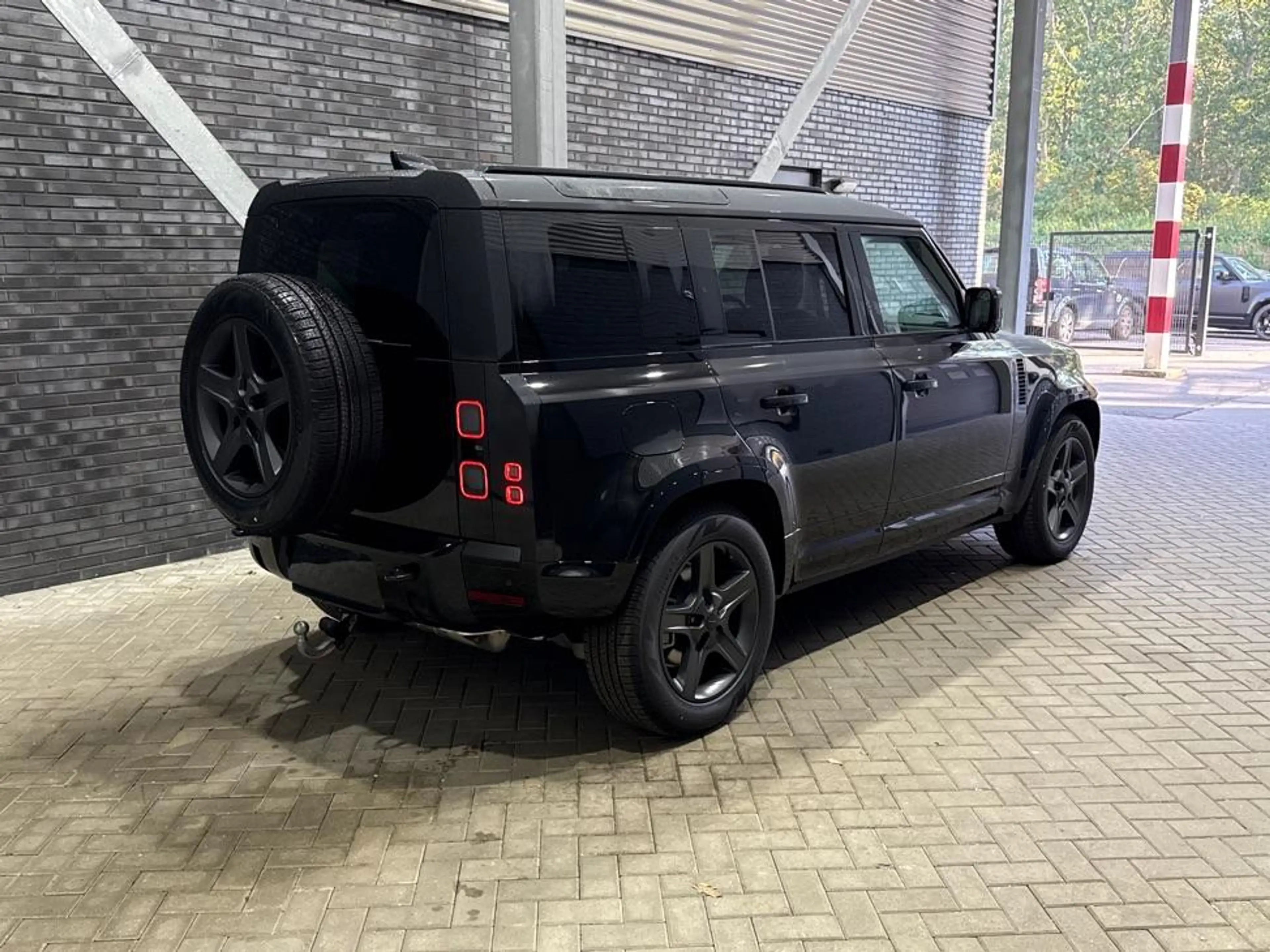 Land Rover Defender P300e 110 X-Dynamic SE | FACELIFT | Luchtvering | — photo 2