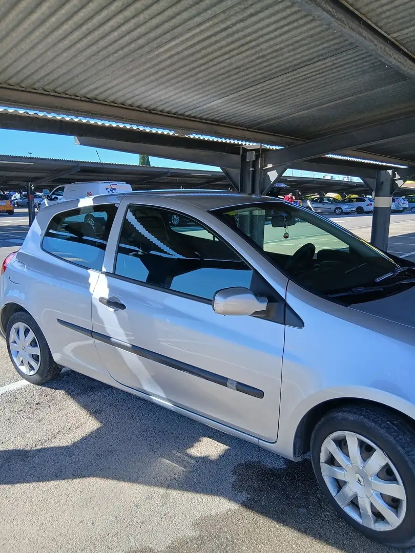 Renault Clio Clio 1.4 Emotion Emotion Plateado - 1
