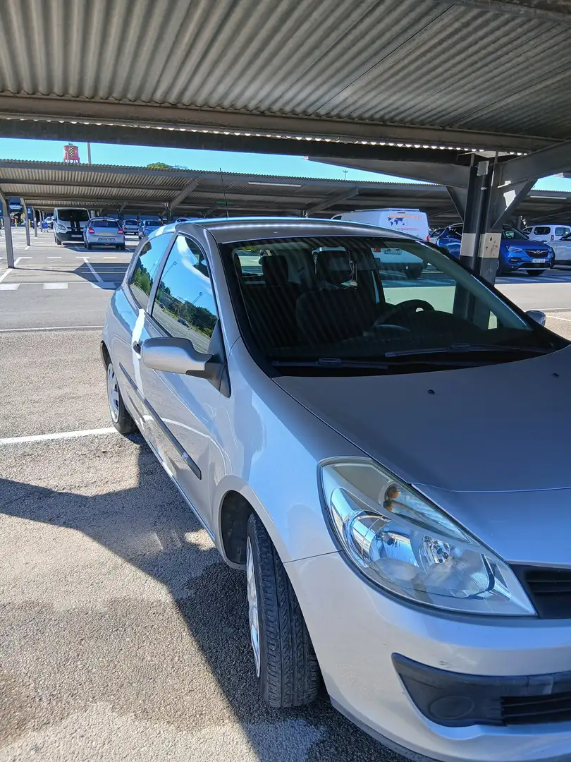 Renault Clio Clio 1.4 Emotion Emotion Plateado - 2