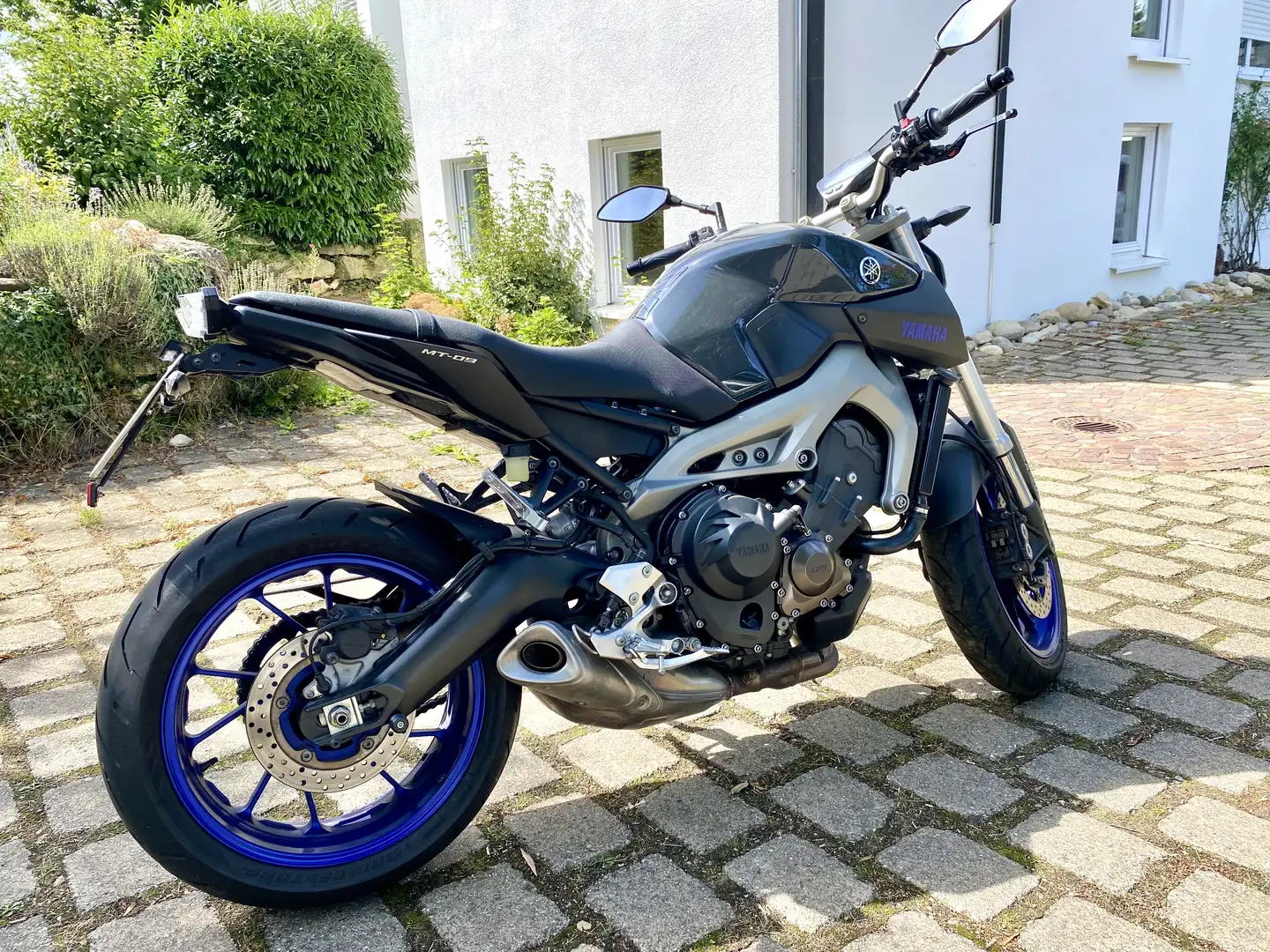 Yamaha MT-09 plava - 1