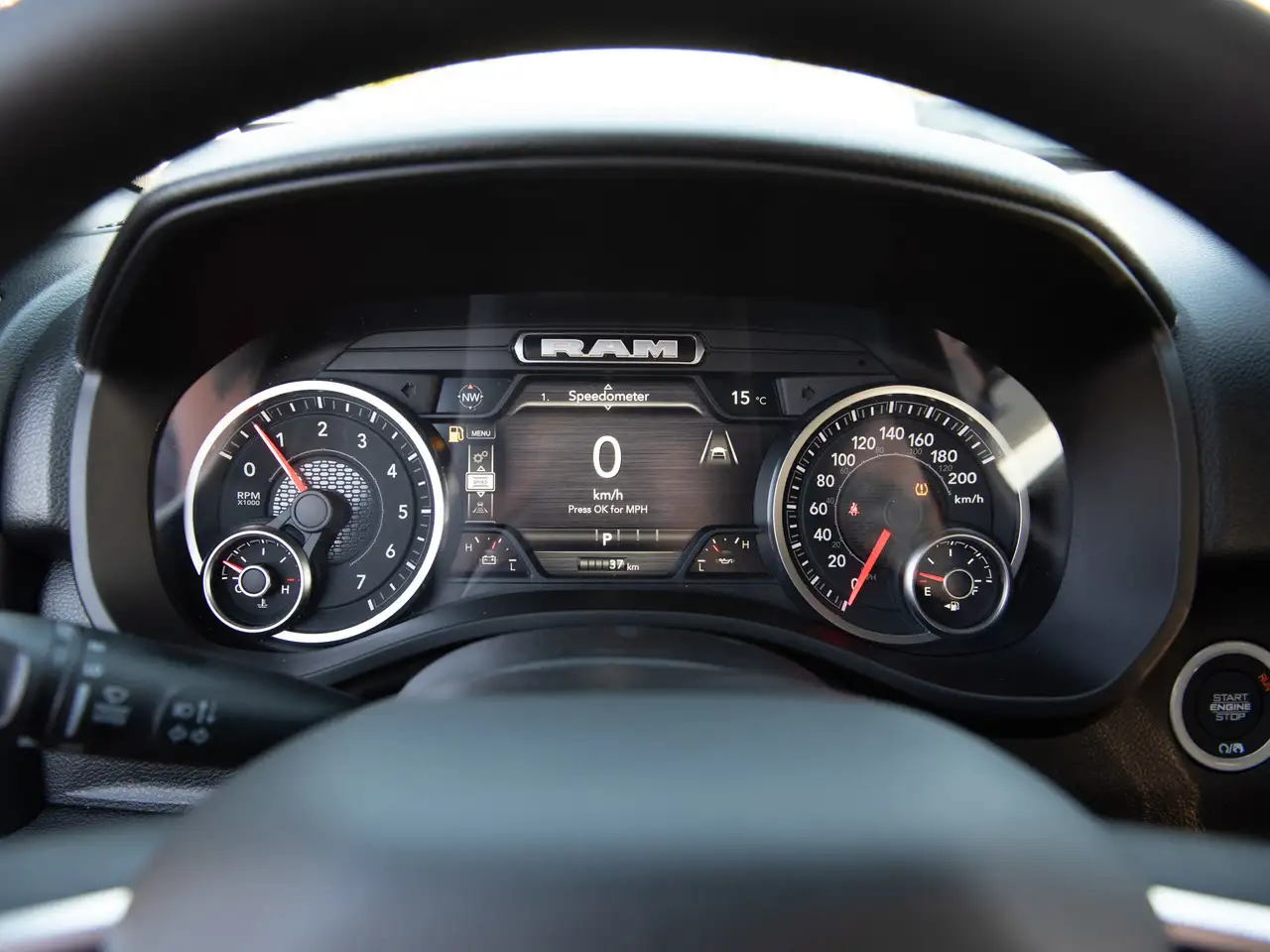 RAM 1500 снимка RAM 1500