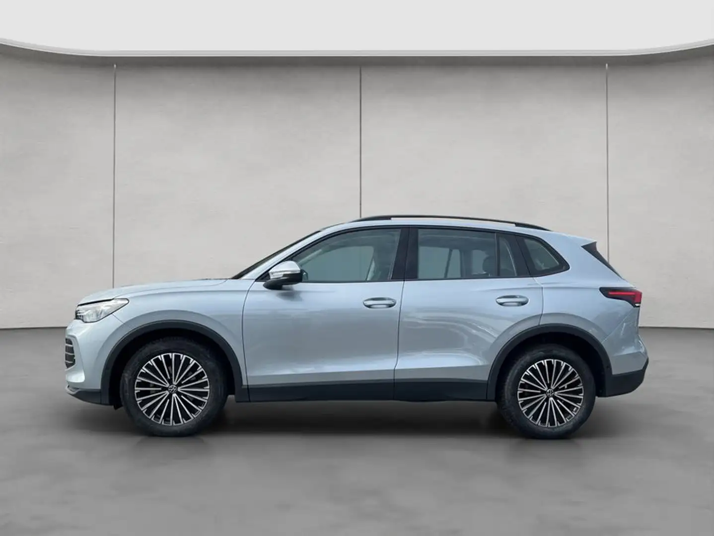 Volkswagen Tiguan 1.5 eTSI DSG Life AHK PANO LED Zilver - 2