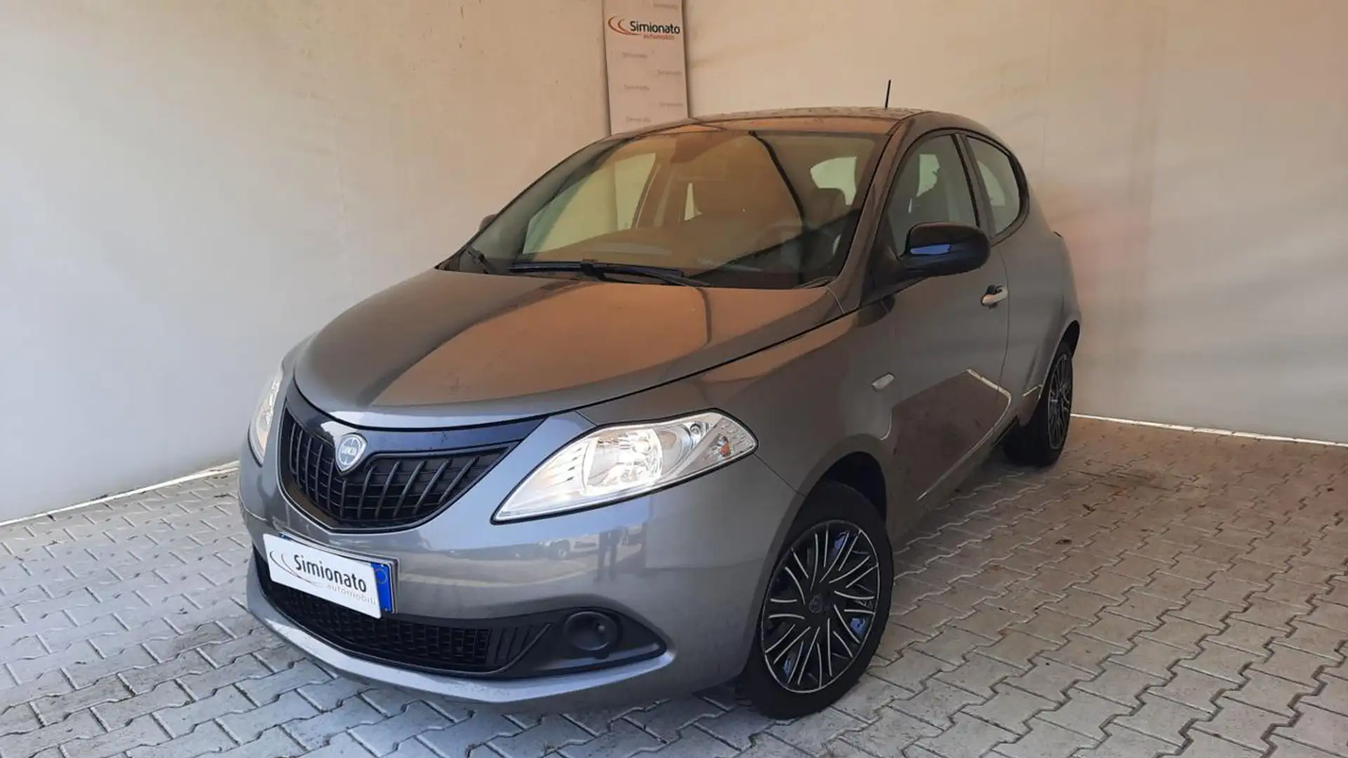 Lancia Ypsilon 1.0 FireFly 5 porte S&S Hybrid Silver Plus Grigio - 1