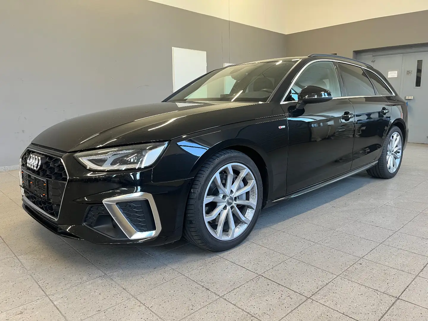 Audi A4 Avant 45 TFSI qu. S tro. 2x S-Line*Navi*VC*ACC Schwarz - 2