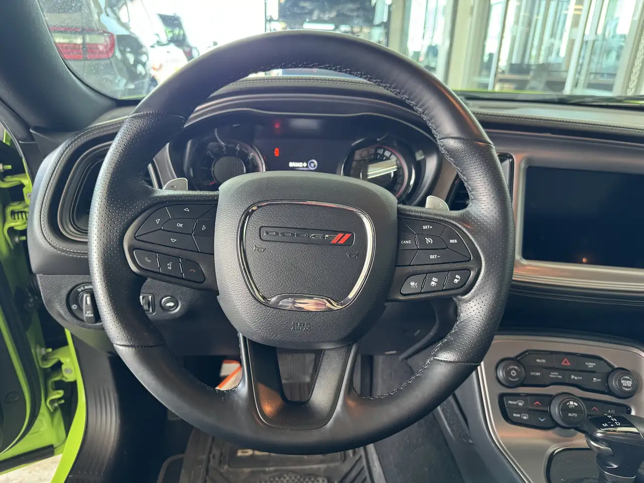 Dodge Challenger 2023 — фото 16