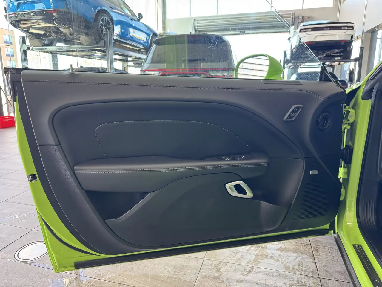 Dodge Challenger 2023 — фото 13