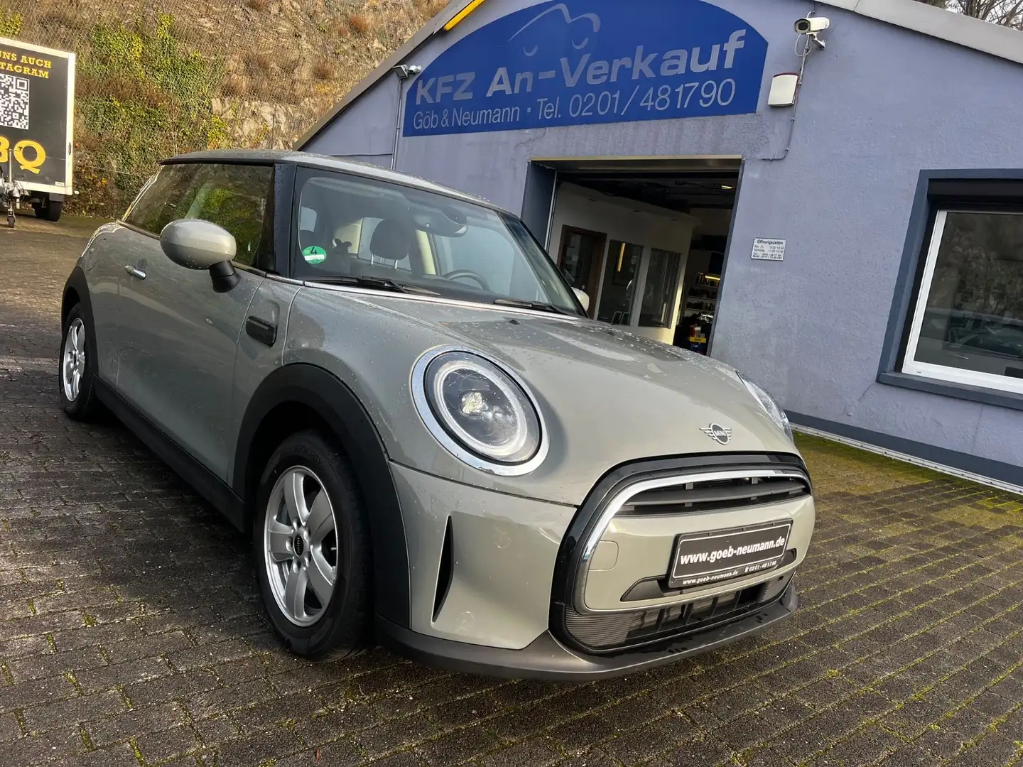MINI Cooper 3-trg. Essential Trim Aut. Grijs - 1