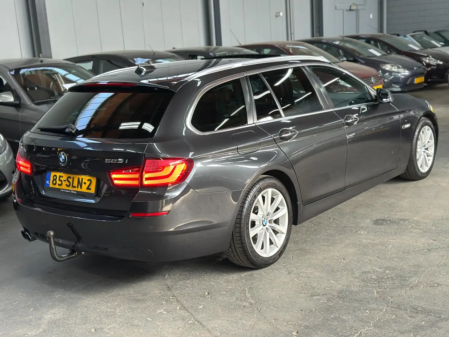 BMW 523 5-serie Touring 523i High Executive Automaat PANO Grijs - 2