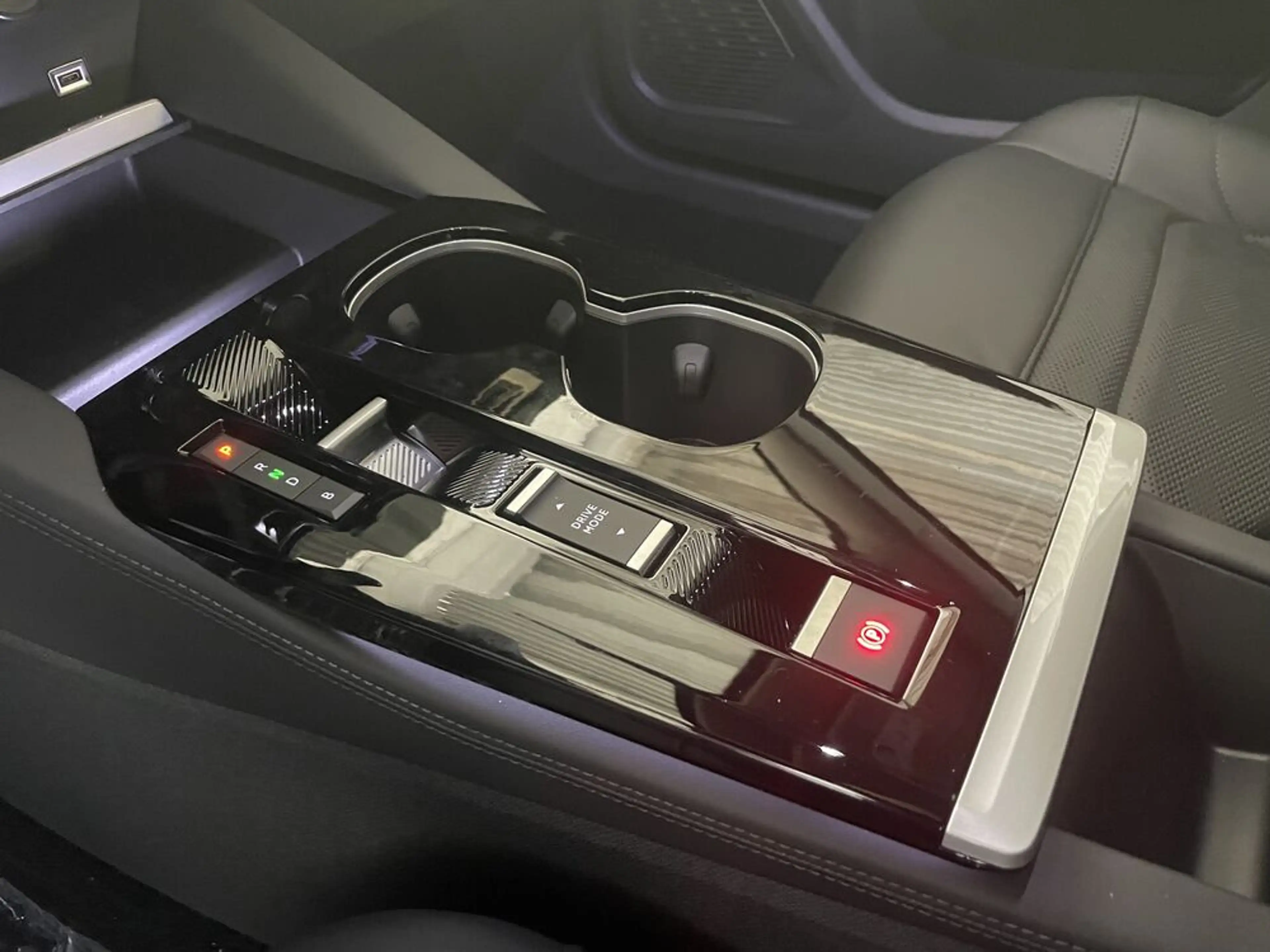 Citroen C5 X Shine Hybrid 225 — photo 12