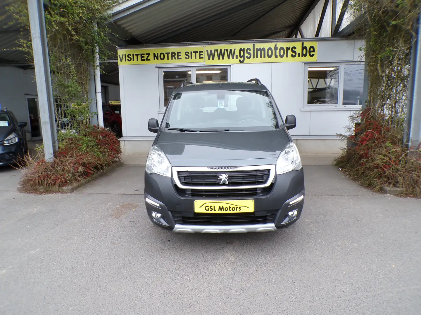 Peugeot Partner 1.2i 110cv Gris 08/18 92.793km Airco Bluetooth USB Gris - 2
