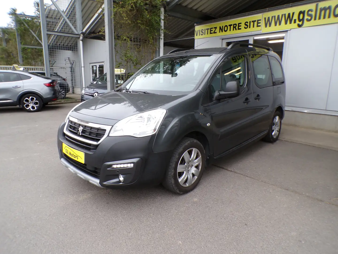 Peugeot Partner 1.2i 110cv Gris 08/18 92.793km Airco Bluetooth USB Gris - 1