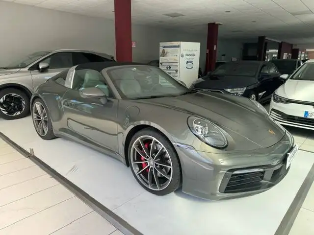 Porsche 911 view 3