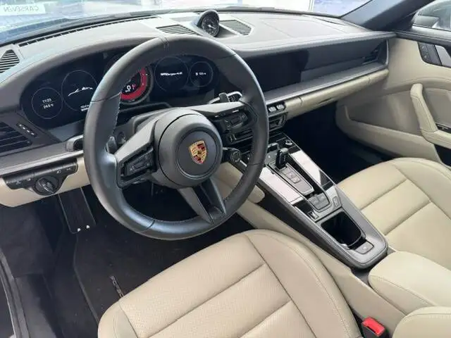 Porsche 911 view 9
