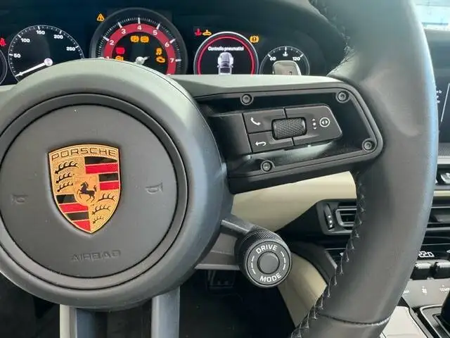 Porsche 911 view 10