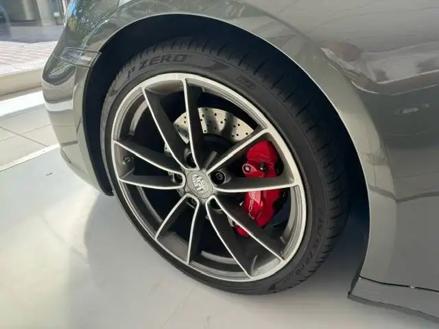 Porsche 911 view 15