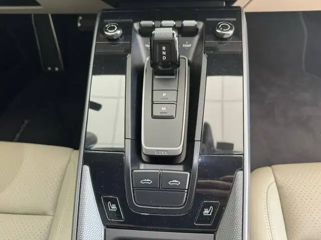 Porsche 911 view 13