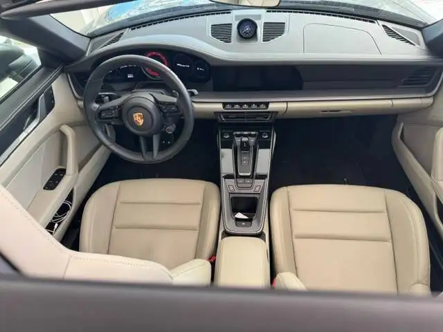 Porsche 911 view 8